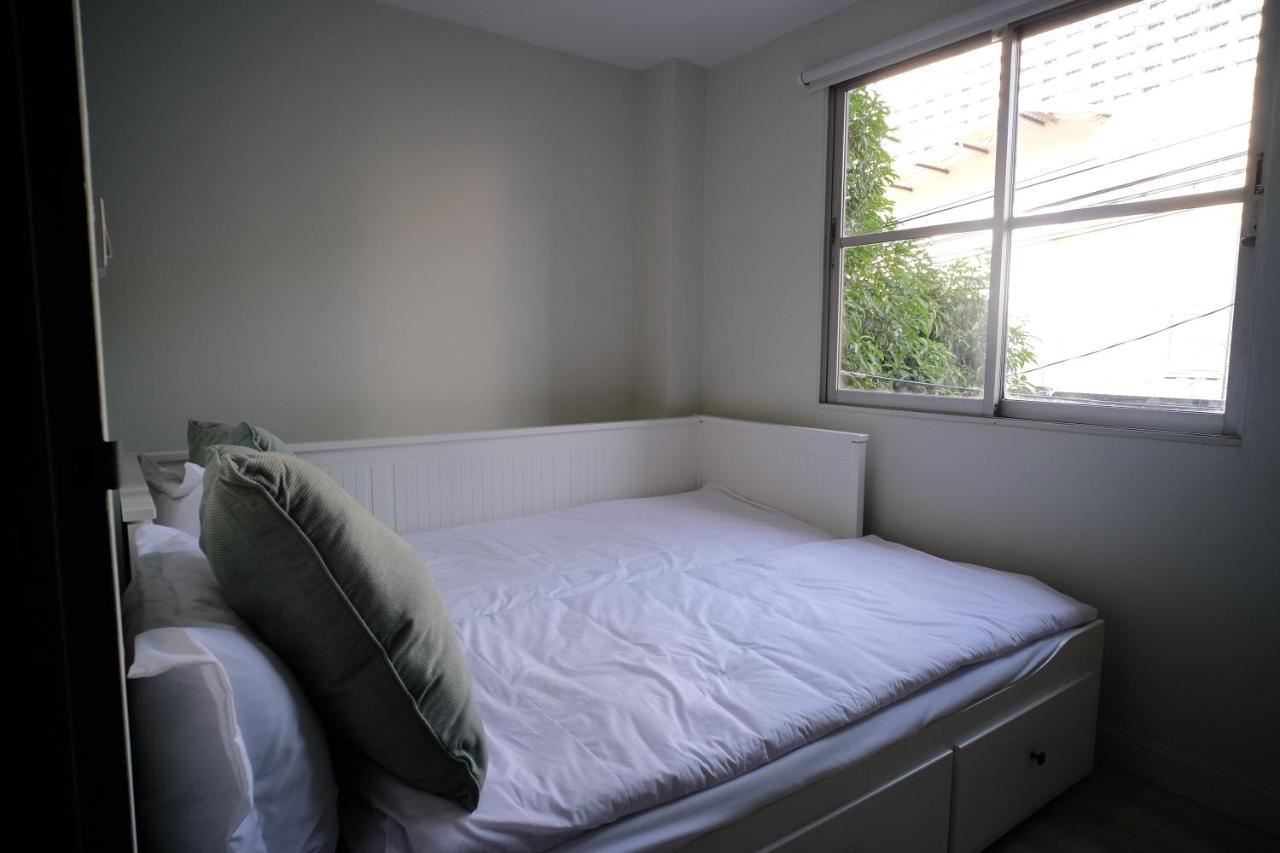 Baan Khun Pra Duplex Rm3 Bangkok Daire Dış mekan fotoğraf